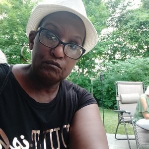 Meet your Posher, Adrianne